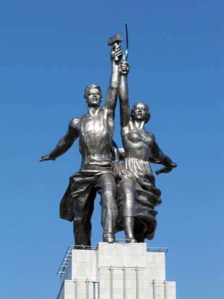 Описание памятника Вере Мухиной «Рабочий и колхозница»