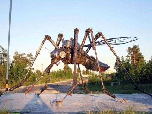 Описание памятника комару в Ноябрьске