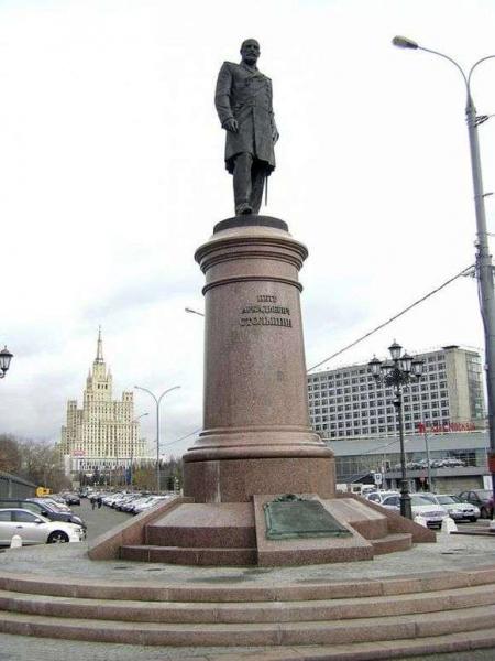 Описание памятника Столыпину в Москве