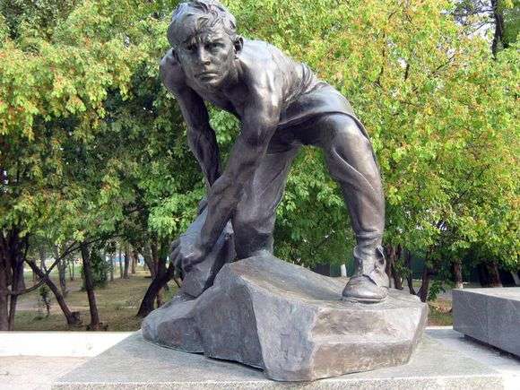 Описание скульптуры Ивана Шадра 
