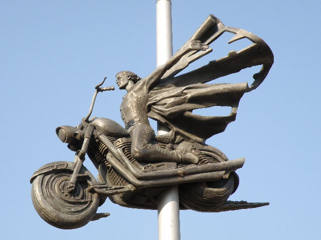 Скульптуры Украины (Львов, Полтава, Харьков) - фото и описание
